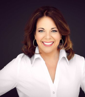 Caroyln Strauss Headshot