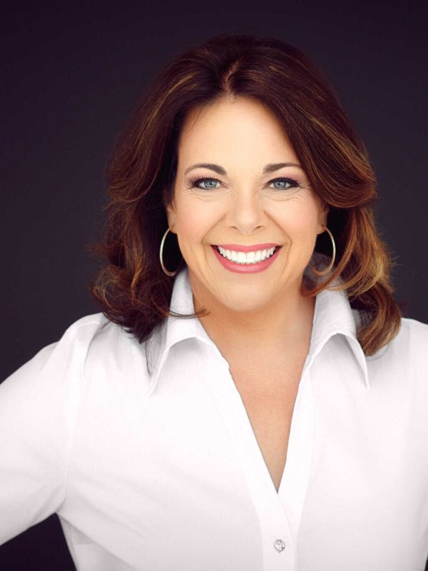 Caroyln Strauss Headshot